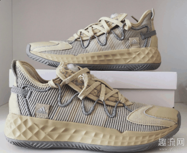 同样带来的缺点就是潮牌中底支撑不好会不稳定（Adidas pro boost Low配置深度测评,Boost和LightStrike你更看好哪个?）