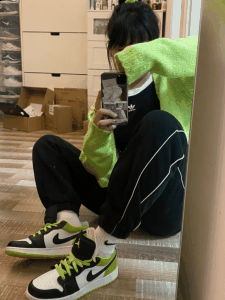  4、aj1 low 郭艾伦 蒂夫尼绿潮牌品牌 喜欢aj的或者是郭艾伦的粉丝值得入手（2020专属夏季的AJ1鞋款推荐,自带空调不怕热!）