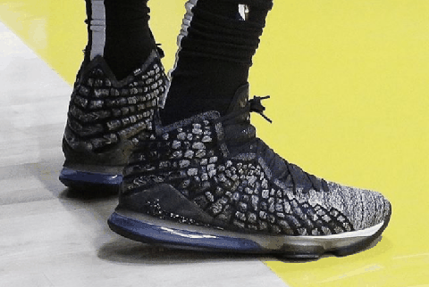 LBJ17和LBJ17 low有什么区别 LBJ17和LBJ17 low哪个好