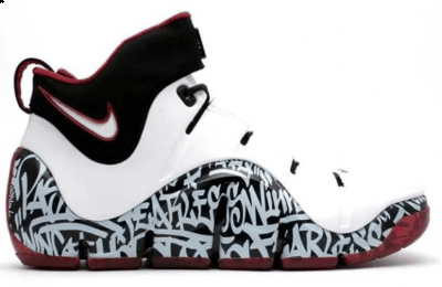老实说LBJ17穿着潮牌信息还是很有档次的（LBJ17 EP “GRAFFITI”开箱测评 LBJ17适合平时穿吗）