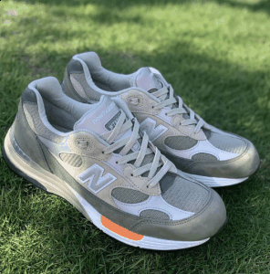 小伙伴们原件潮牌汇潮牌网店入手的机会来了（WTAPS x NB992开箱上脚搭配测评 nb992鞋码偏吗）