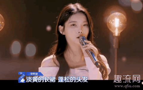 淡黄的长裙蓬松的头发表情包 淡黄的长裙蓬松的头发完整歌词 是谁唱的 