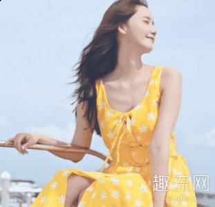 我是没有潮牌资讯私心的（淡黄的长裙是什么梗 淡黄的长裙蓬松的头发的由来）