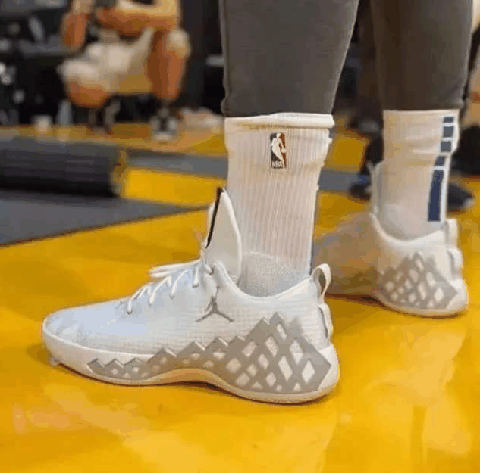 Jumpman Diamond和欧文6哪个好 Jumpman Diamondhe和2020哪款更值得入手