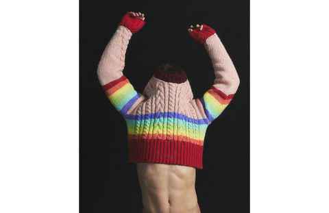 另外还打造了 NFT潮牌汇潮牌网店 版本的 Cropped Cable Jumper（AMI Paris x Tom Daley 全新联名“骄傲月”毛衣亮相）