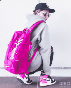 aj1女生搭配衣服图片潮牌汇潮牌网 aj1女生黄金码是多少（aj1女生搭配衣服图片 aj1女生黄金码是多少）