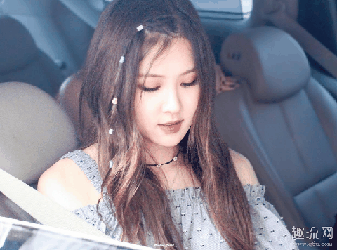 朴彩英最近上脚热门球鞋一览 ROSÉ是谁