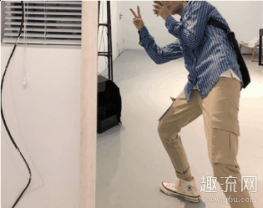  搭配复古老爹西潮牌商城裤 衬衫搭配西裤穿（男生衬衫怎么赛进裤子好看 男生衬衫第二个扣子的含义）