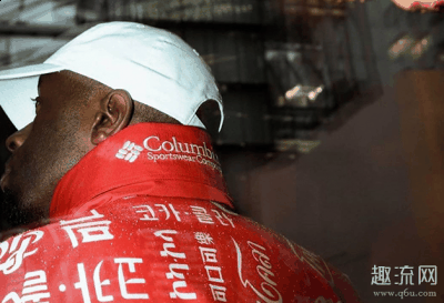 可能使因为金属透潮牌信息光和透气性差一点（Coca-Cola X Columbia x atmos LAB系列单品发售信息 可口可乐联名有哪些）