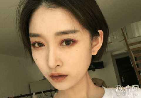 割了双眼皮会遗传给孩子吗 割双眼皮疼吗有风险吗