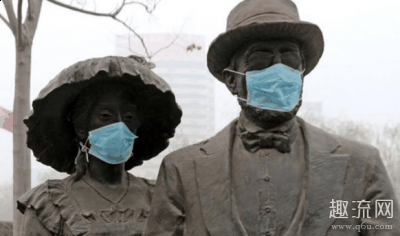  或者是用一次性防雾湿纸潮牌品牌巾或使用眼镜防雾喷剂擦拭镜片（戴口罩怎么解锁iphone 戴口罩怎么防止眼镜起雾）