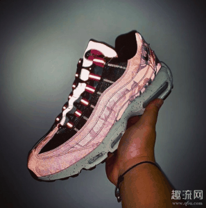 从上面的白色底潮牌汇潮牌网涂层开始到绿色（air max 95香港限定开箱测评 air max 95适合跑步吗）