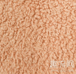 摇粒绒和羊羔绒有什么区别 摇粒绒和羊羔绒哪个暖和