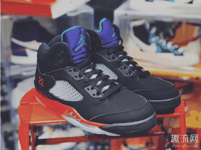 Air Jordan 5 “Top 3” 货号：CZ1786-001 发售日期潮牌：5 月 16 日 发售价格：$ 200 USD 相关新闻 aj5也就是AIR JORDAN V（aj5 top3黑红怎么入手 aj5 top 3黑红价格预测）