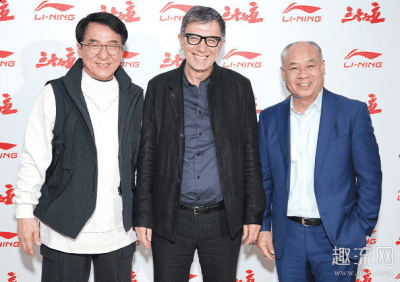 后跟的龍字里面包含潮牌汇潮牌网了龍叔的英文名“jackie”（李宁成龙联名鞋开箱测评 成龙捐了多少钱给武汉）