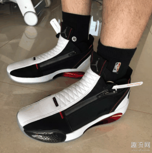 最典型的就是鞋带上！那么我们对比一下aj34和aj34se 哪一款更加值得潮牌商城选择呢？大家一起来看看吧！ aj34和aj34se 哪个好看 AJ34更加好看 aj34、aj34se开箱对比测评 同样鞋码（aj34和aj34se 哪个好看 aj34、aj34se开箱对比测评）