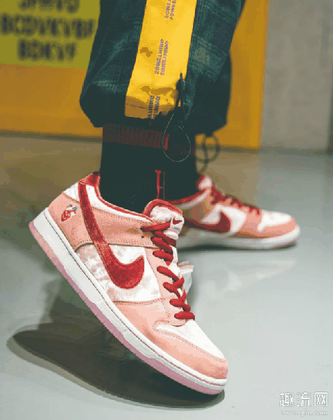 Dunk SB 情人节限定配色上脚效果 Dunk SB 情人节限定配色值得入手吗
