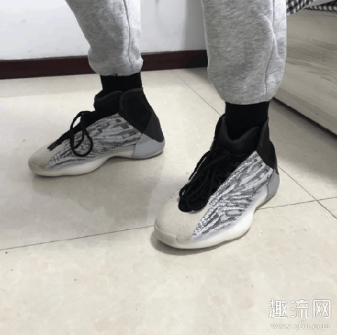 yeezy篮球鞋货量很大双版本发售 椰子篮球鞋多少钱实战如何