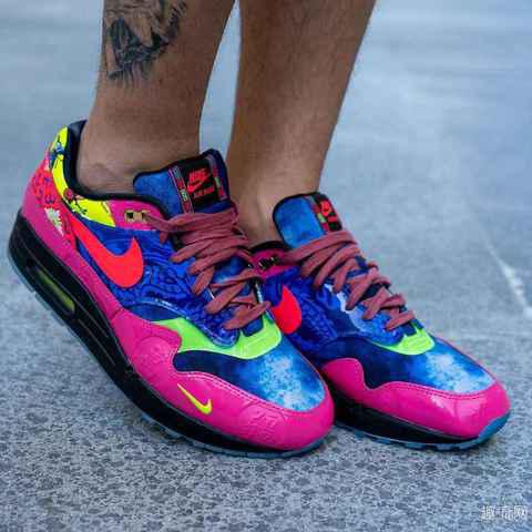 推算出了准确潮牌商城的晨夕时间（ Air Max 1万寿无疆配色上脚 Air Max 1万寿无疆配色货量如何）