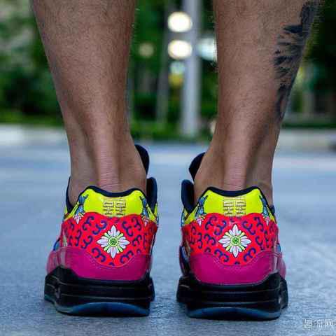 推算出了准确潮牌商城的晨夕时间（ Air Max 1万寿无疆配色上脚 Air Max 1万寿无疆配色货量如何）