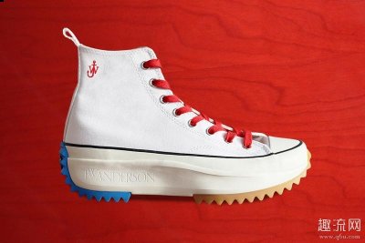 系列包括一双中国新年独家的白色 JW Anderson x Converse “潮牌汇潮牌网店Run Star Hike”限量版联名以及中国新年红色 JW Anderson 船锚 LOGO 手袋和小老鼠 Benjamin（JW ANDERSON 2020 中国新年别注系列发售 JW ANDERSON 2020 中国新年别注系列实物赏析）