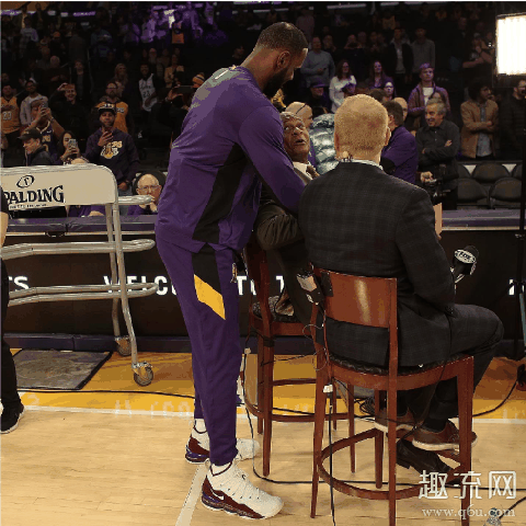 詹姆斯上脚LeBron15骑士配色高清图赏析 LBJ15实战测评