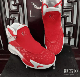 而且在内侧还做出潮牌信息了外底上翻的加固设计（安踏KT5 CNY配色开箱测评 安踏KT5有没有气垫）