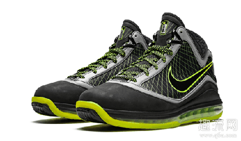 LBJ7和ZK4实战对比测评 LeBron 7复刻配色有哪些