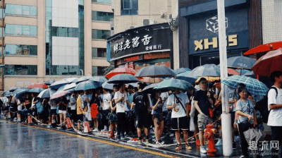 aj抽签首先进潮牌品牌入SNKRS官网（AJ抽签在哪里 AJ抽签的软件叫什么）