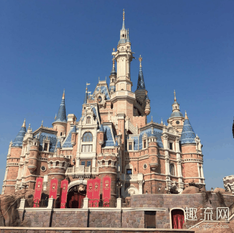 迪士尼为什么可以放烟花 迪士尼为什么不能带自拍杆和吃的