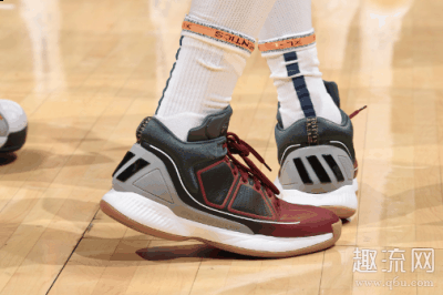 Derrickrose亲穿市售版酒潮牌资讯红/常春藤绿色adidasdrose10上场（罗斯上脚罗斯10酒红配色 罗斯还能回到巅峰吗）