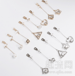 Off-White新款Arrows耳环上架 Off-White这个品牌贵吗