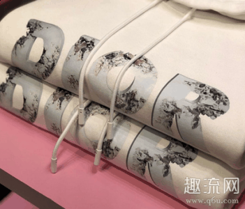  Dior x Daniel Arsham 联乘系列服饰下月登场 法国潮牌汇潮牌网奢侈品牌迪奥携手当代艺术家Daniel Arsham推出联乘系列服饰（Dior x Daniel Arsham联乘服饰下月登场 Daniel Arsham作品为什么没有太多色彩）