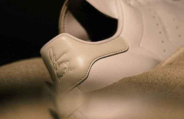 日前 adidas Originals 也为旗下潮牌汇潮牌网店经典 Stan Smith 炮制了日本限定版本（阿迪达斯 Stan Smith 全新日本限定鞋款开启预售）