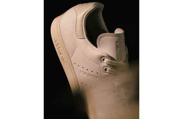 日前 adidas Originals 也为旗下潮牌汇潮牌网店经典 Stan Smith 炮制了日本限定版本（阿迪达斯 Stan Smith 全新日本限定鞋款开启预售）
