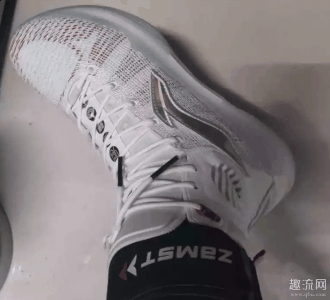 前掌zoom气垫和潮牌资讯AJ33前掌一样大（驭帅13䨻，kt5，詹16，pg3球鞋对比赏析 四双球鞋哪双最值得买）