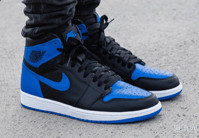 AJ1皇家蓝和小闪电哪个潮牌资讯好看 AJ皇家蓝和小闪电的区别（AJ1皇家蓝和小闪电哪个好看 AJ皇家蓝和小闪电的区别）