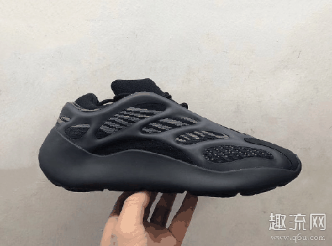 Yeezy 700 V3 纯黑新配色亮相 yeezy是耐克还是阿迪