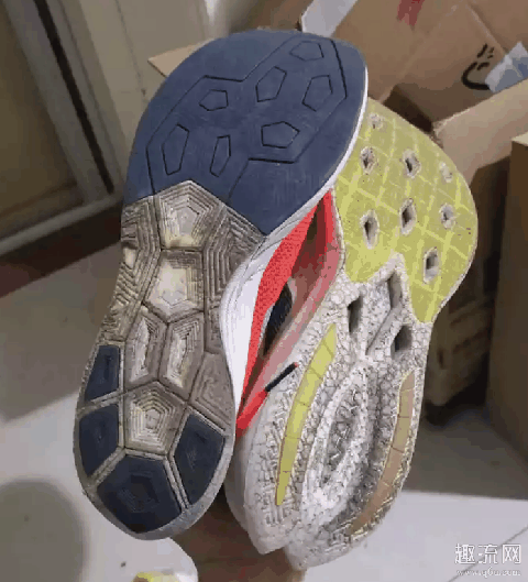 李宁飞电和Vaporfly NEXT%对比测评 李宁飞电跑鞋差在哪里 