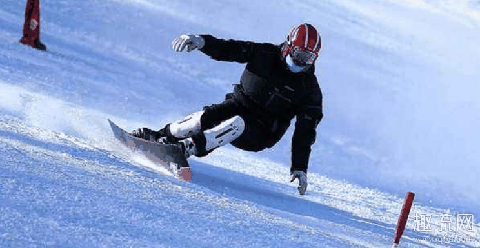 滑雪单板和双板有什么区别 滑雪单板和双板哪个难