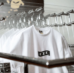 本日亦正式发潮牌汇潮牌网店布相关消息（A BATHING APE x GOD SELECTION XXX 联乘推出T-shirt A BATHING APE联名体恤发售信息）