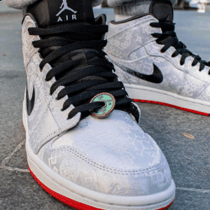 白丝绸AJ1完全撕开是什潮牌品牌么样 AJ1白丝绸撕开教程图解（白丝绸AJ1完全撕开是什么样 AJ1白丝绸撕开教程图解）