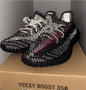 Yeezy350v2满天星黑红发售要多少潮牌汇潮牌网钱 小编在晚上查了一下其他款式的满天星（Yeezy350v2满天星黑红开箱测评 Yeezy350v2满天星黑红发售要多少钱）