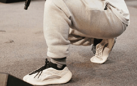Yeezy 700 v3“AZAEL”限量首发 Yeezy 700 V3 “AZAEL”夜光设计