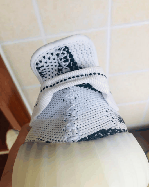 yeezy350白斑马和冰蓝哪个好看 yeezy350白斑马细节展示