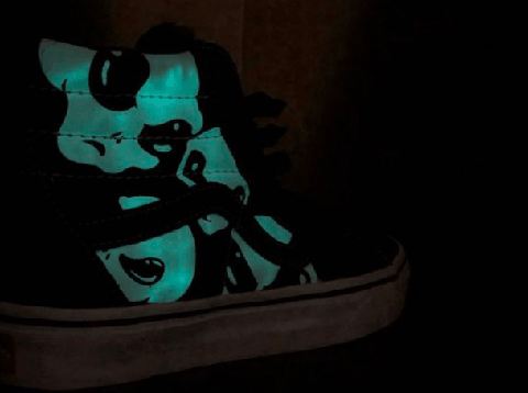 vans夜光外星人涂鸦开箱测评 vans外星人怎么反光