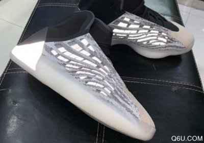后面的一个单词则潮牌汇潮牌网是 “量子” 的意思（椰子篮球鞋定名Yeezy Quantum Yeezy Quantum上脚图赏析）
