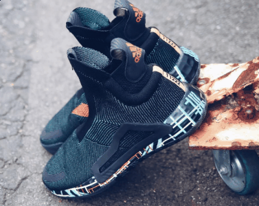 不仅是 adidas 历史上潮牌第一双没有鞋带的篮球鞋（n3xt l3v3l配色哪个好看 n3xt l3v3l需要买大一码吗）