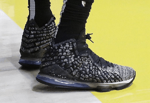 LBJ17实战测评 LBJ17和LBJ16对比赏析