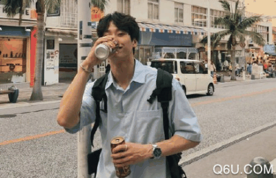 瞬间搭配的时尚感就潮牌汇潮牌网上升了！ 配饰 叠穿手法（2019帅气的男友风穿搭图片 陈冠希同款痞帅穿搭技巧）